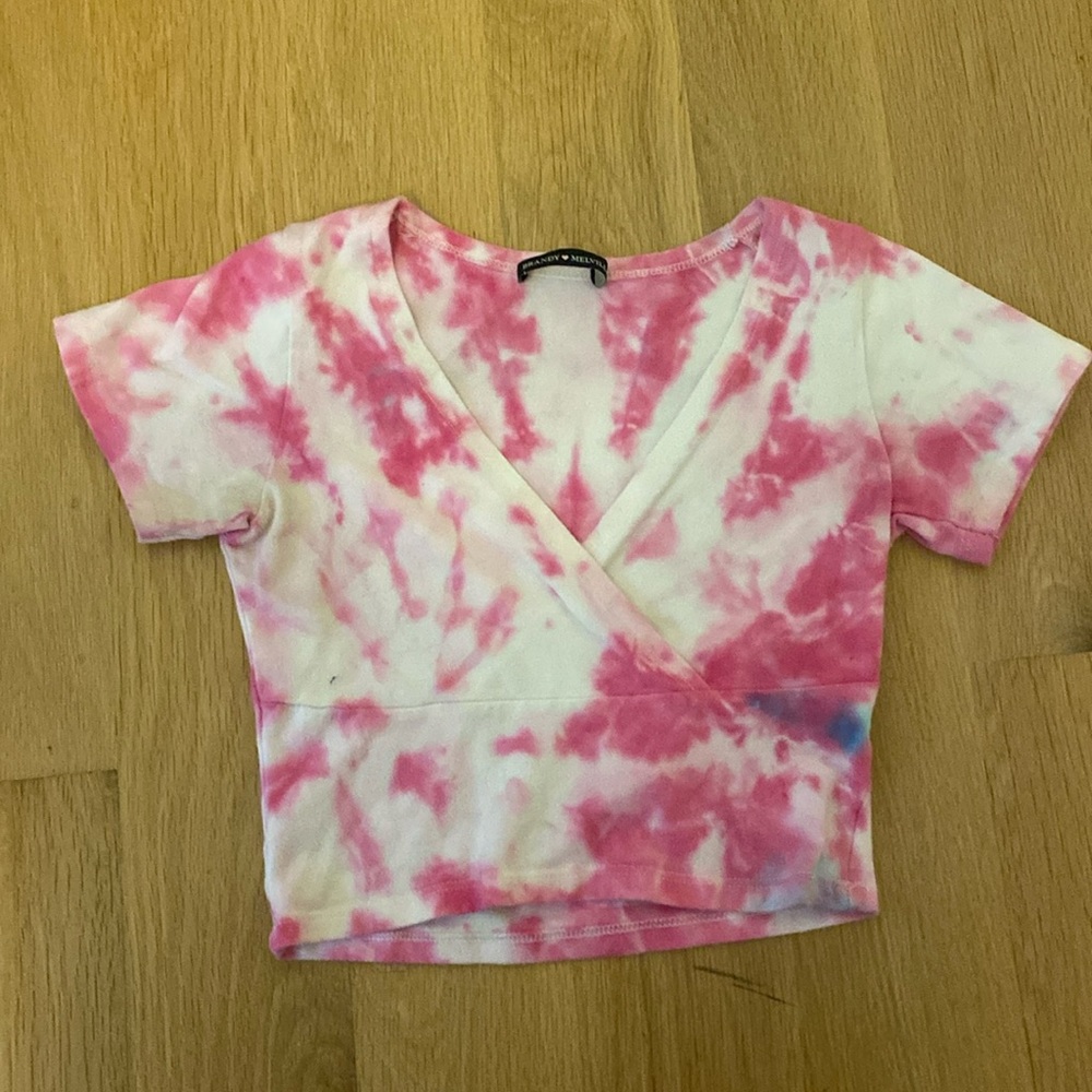 Brandy Melville cropped V-necked T shirt